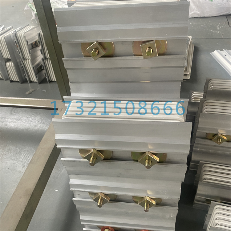 母线槽连接器